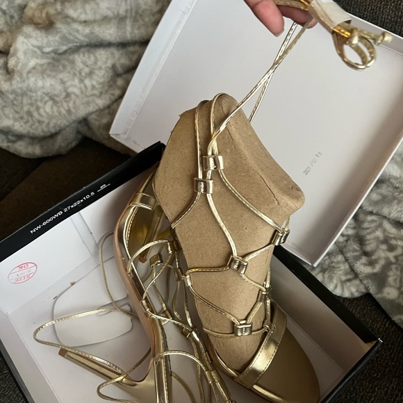 SEVERAL Never worn thigh high heels booties + a purse. 8.5-9 - Picture 13 of 13